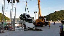 경남 통영에서 후진하던 차량 바다로 추락 / YTN