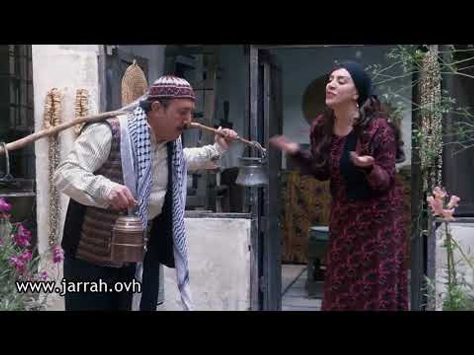 باب الحارة | ابو بدر عم يتدرب على شغل توصيل السفرطاسات .. مجنون كمان  محمد خير جراح - شكران مرتجى