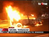 Sebuah Mobil Terbakar di Ruas Tol Dalam Kota Semanggi
