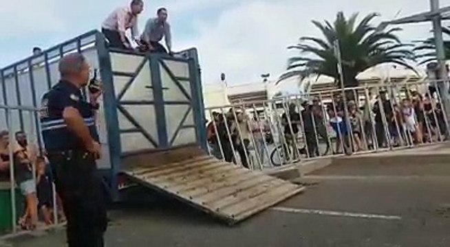 Un policier municipal attaqué par un taureau (Grau-du-Roi)