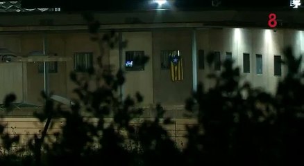 Estelada colgando de una ventana de la prisión de Lledoners