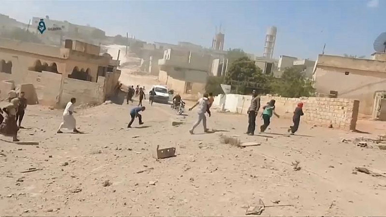 Nach Luftangriffen auf Idlib: Zehntausende fliehen