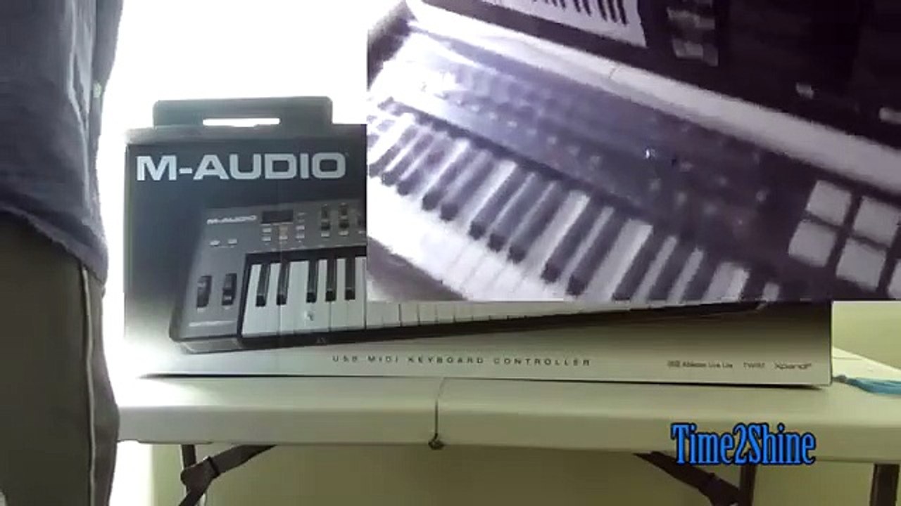 Unboxing M-Audio Oxygen 49 IV  49-Key USBMIDI Keyboard