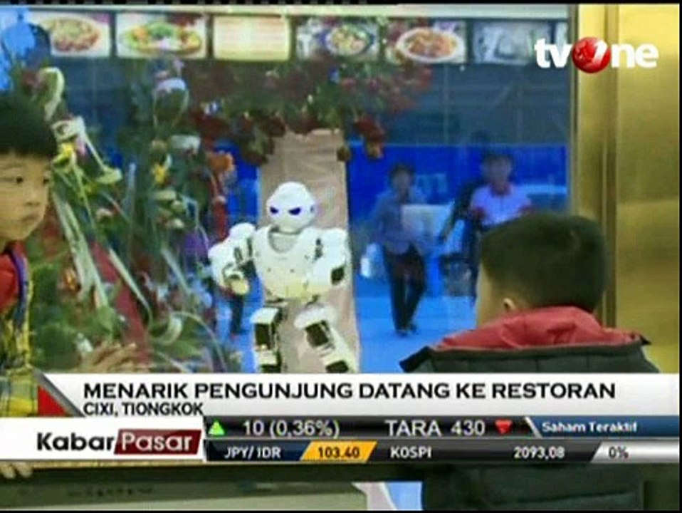Aksi Robot Pelayan Restoran di Tongkok
