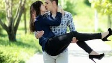 रोमांस करते समय लड़कियों की ये आदत लड़को को कर देती है मदहोश