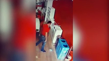 Pet şişeyi çöpe havalı şekilde atan Trabzonlu