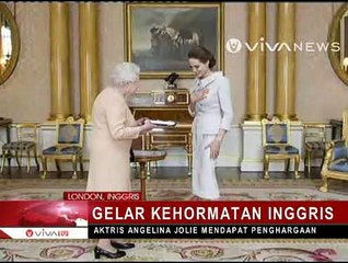 Angelina Jolie Terima Gelar Kehormatan dari Ratu Elizabeth II