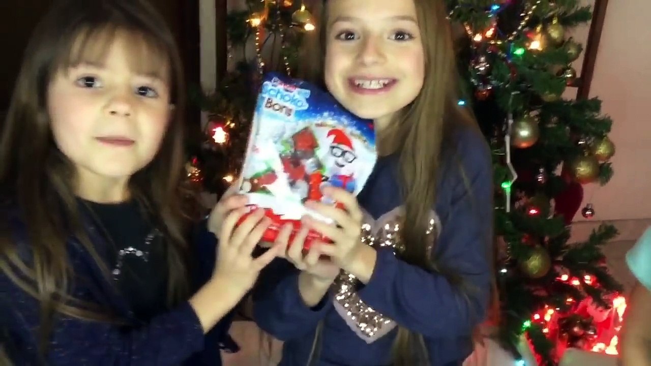 Lévanah ouvre une boîte à cadeaux mystère, chocolats de Noël, bonbons et surprises !