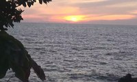 Pantai Temboko, Air Panas dan Matahari Terbenam