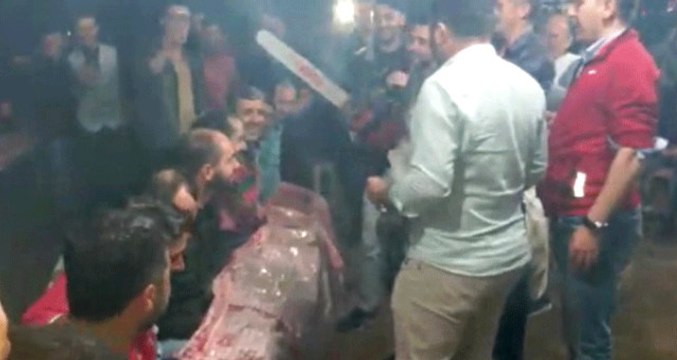 Sünnet Düğününde Çocuğun Babası, Motorlu Testereyle Sağdıçları Tıraş Etti