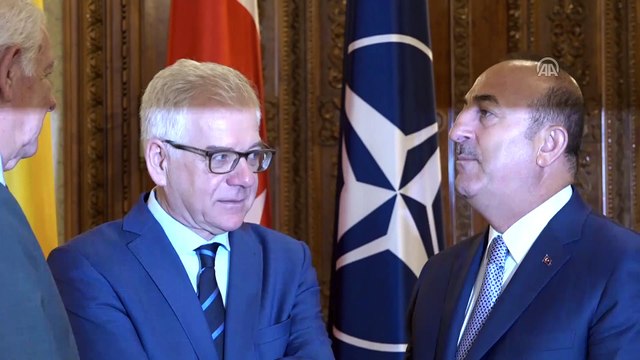 Bakan Çavuşoğlu, Romanya Cumhurbaşkanı Klaus Werner Iohannis tarafından kabul edildi - BÜKREŞ