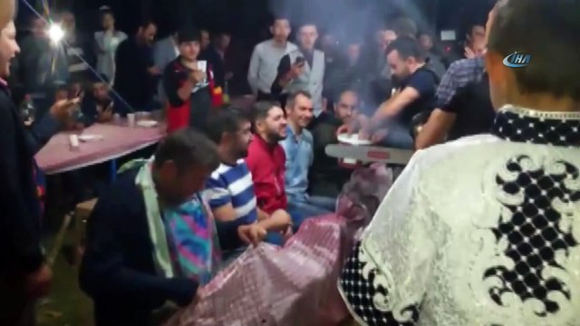 Motorlu testereyle onlarca kişiyi tıraş etti