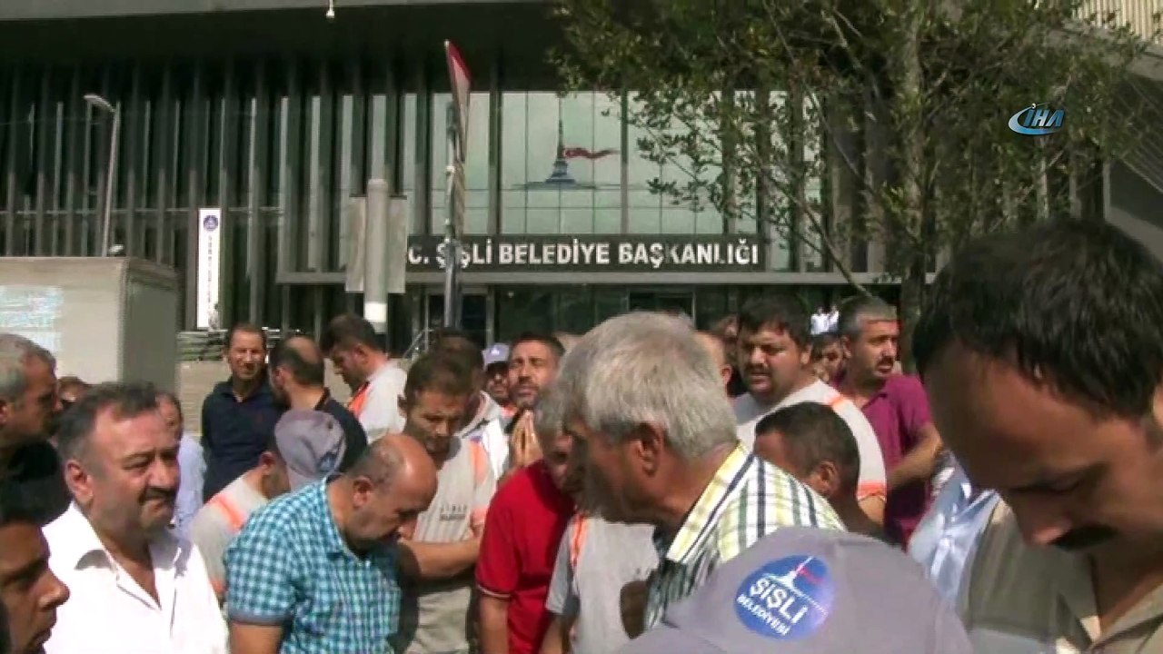 Maaşını alamayan işçilerden Şişli Belediyesi önünde eylem