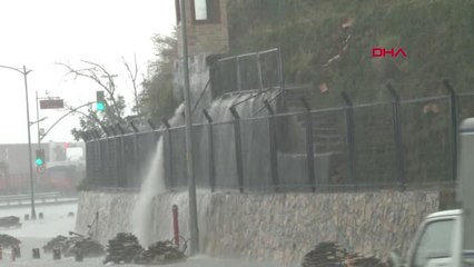 İstanbul Üsküdar'da Yollar Göle Döndü