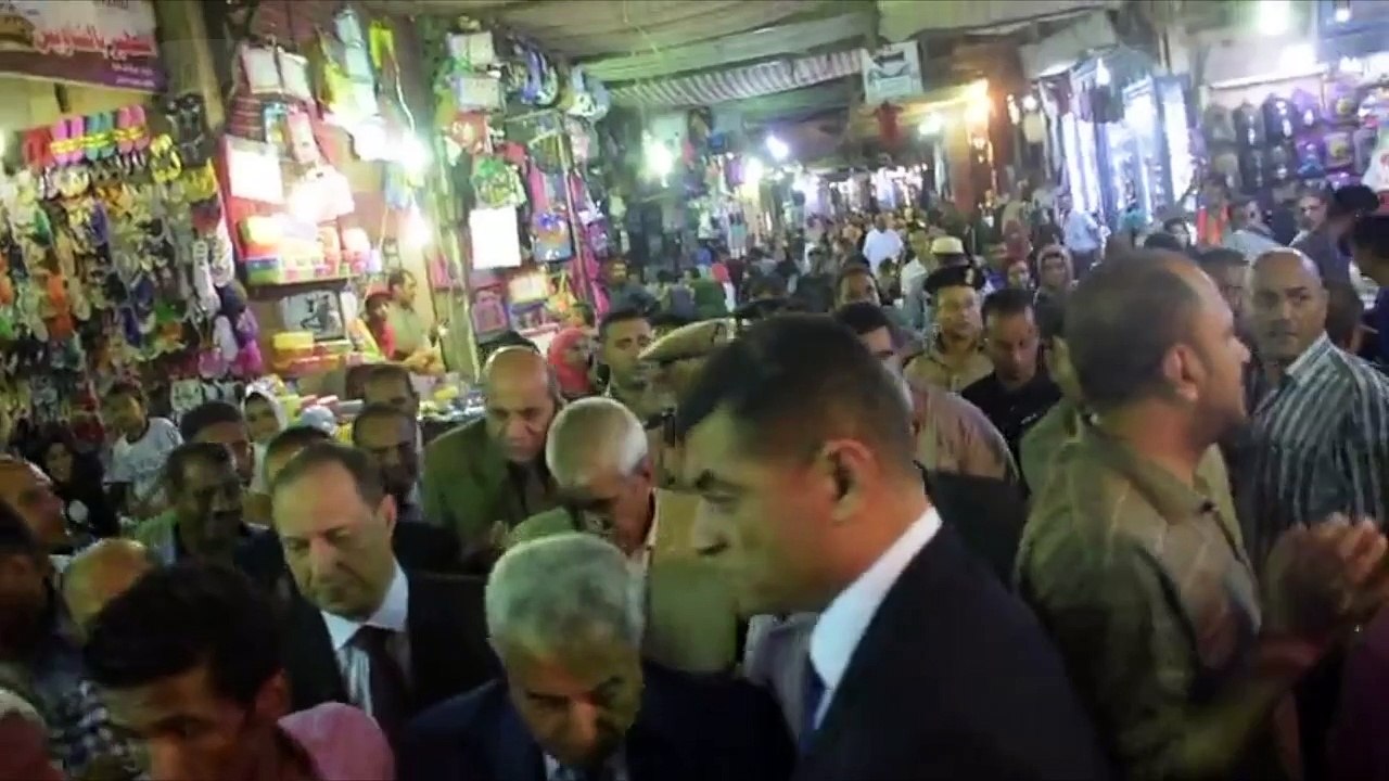في جولة مفاجئة محافظ أسوان يتفقد الأسواق والمحلات التجارية