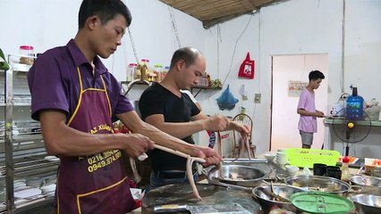 الأفاعي المقلية أو المطبوخة طبق رائج على موائد الفيتناميين