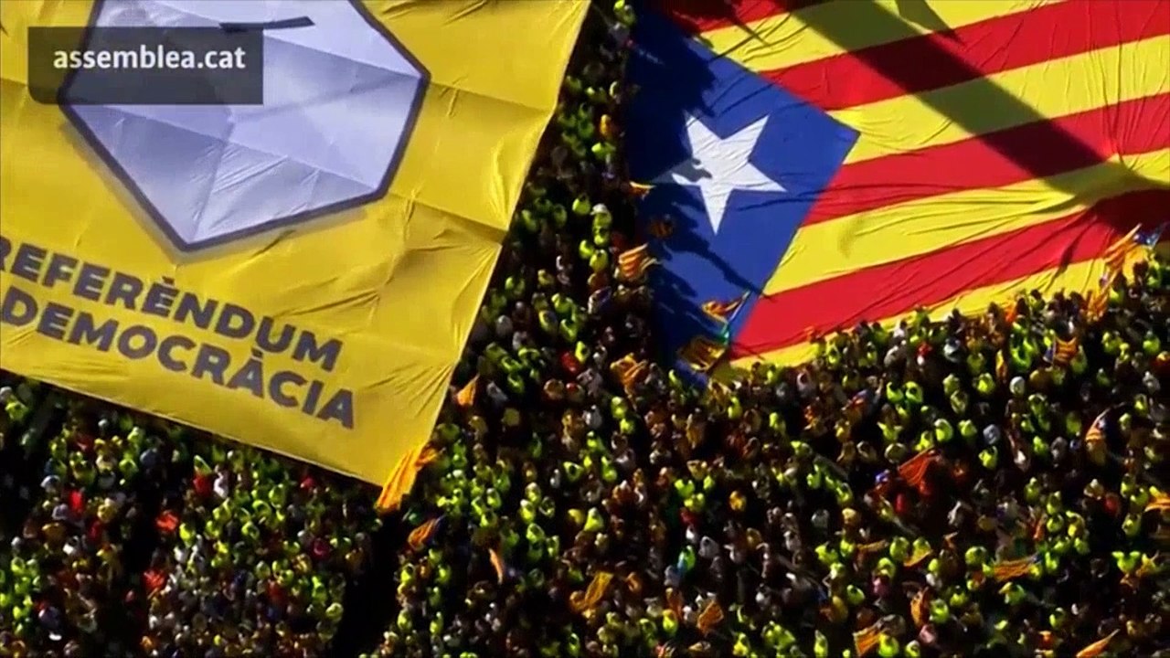 Políticos aprovechan la Diada para pedir la libertad de los presos