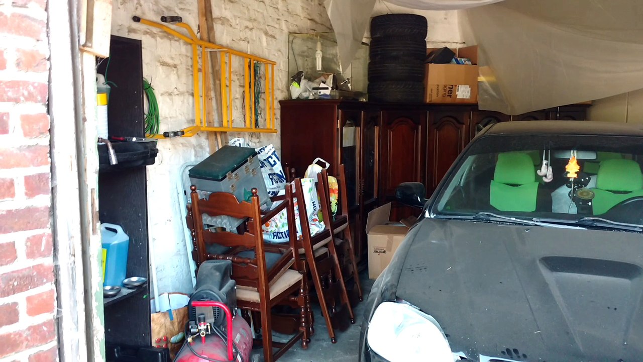 Boussu Bois Il vit dans son garage. Vidéo 1 Eric Ghislain