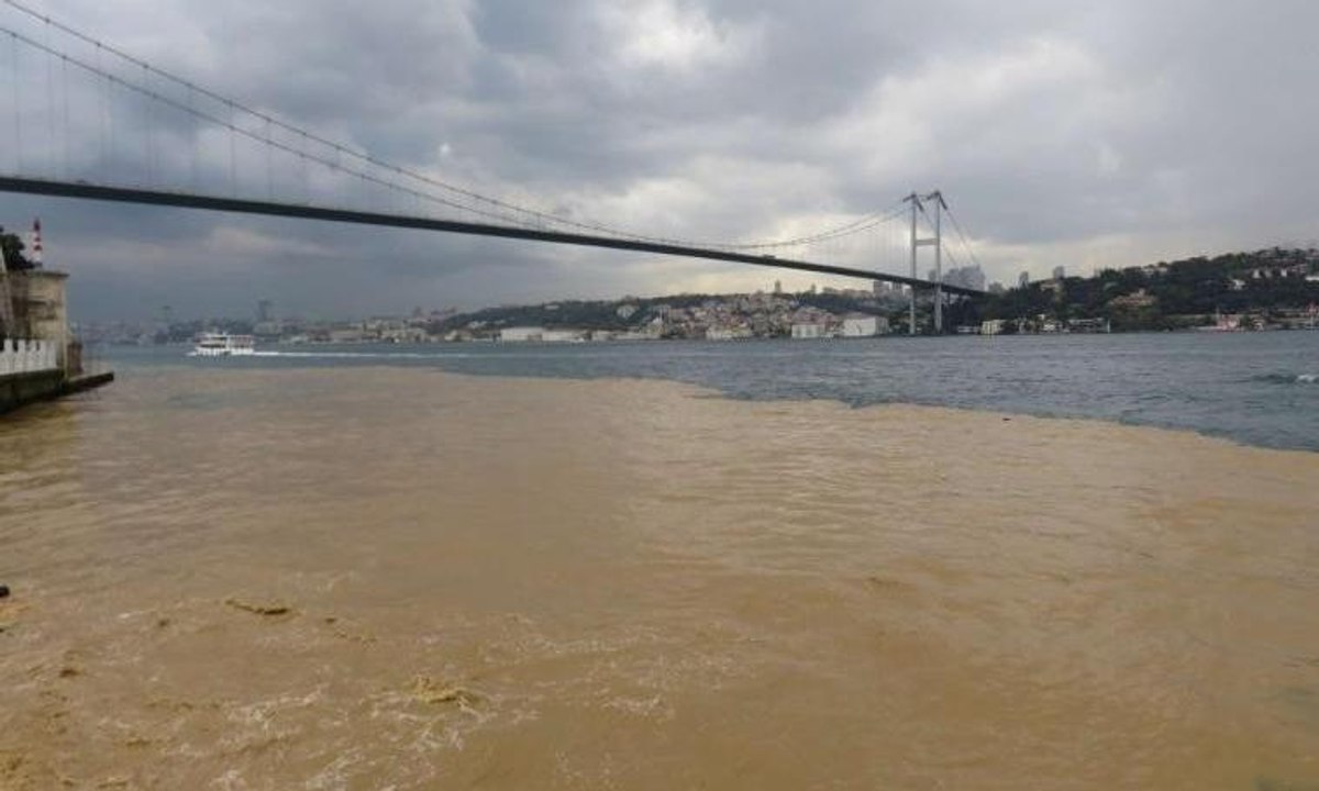 İstanbul Boğazı çamura bulandı