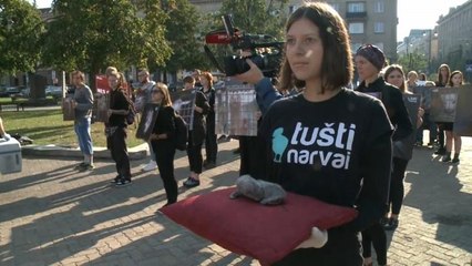 Des Lituaniens demandent l'interdiction des fermes à fourrure