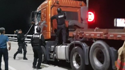 미숙한 경찰 대응에 5시간 동안 막힌 8km 거가대로 / YTN