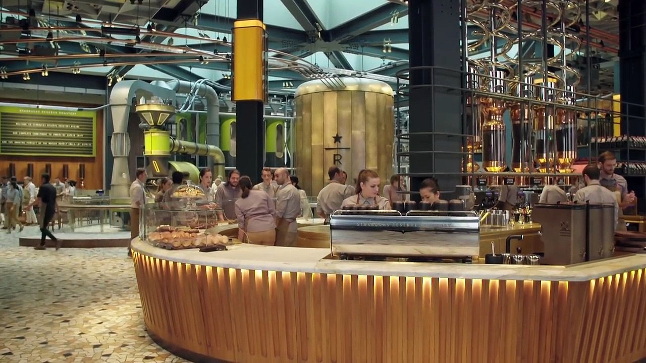 İtalya'da ilk Starbucks açıldı! İşte devasa şubeden ilk görüntüler