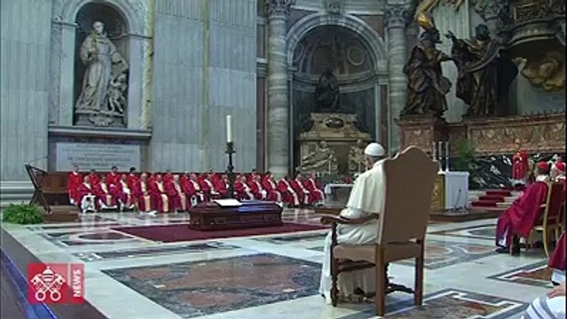 El Papa Francisco presidió el rito de la Ultima Commendatio y de la Valedictio al término de las exequias del Cardenal Tauran, en la Basílica de San Pedro, este