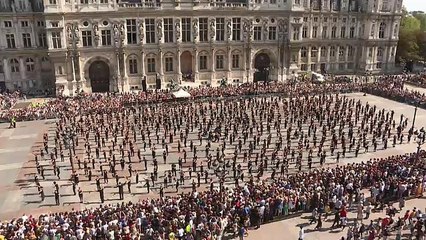 700 dancers perform Akram Khans work in WW1 tribute
