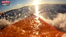 Un surfeur filme sa chute dans une énorme vague (vidéo)