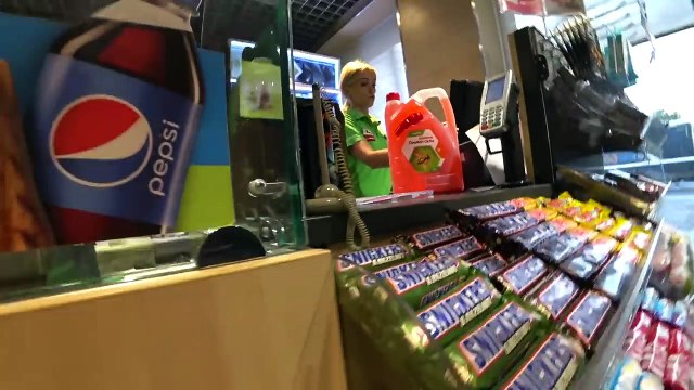 Полицейский не знает ПДД позор !!!