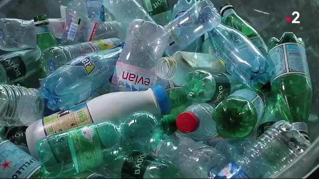 VIDÉO. Pourquoi les bouteilles biodégradables sont-elles deux fois plus taxées que les autres bouteilles en plastique ?