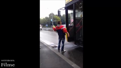 Betrunkener Mann gegen Busfahrer