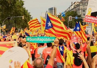 Download Video: Catalans Create 'Sound Wave' During March for Independence in Barcelona