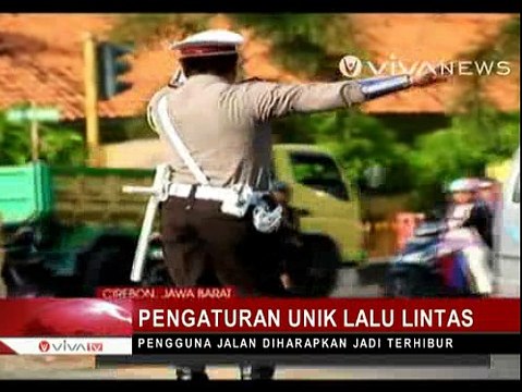 Aksi Unik Polantas Atur Lalu Lintas Sambil Berjoget