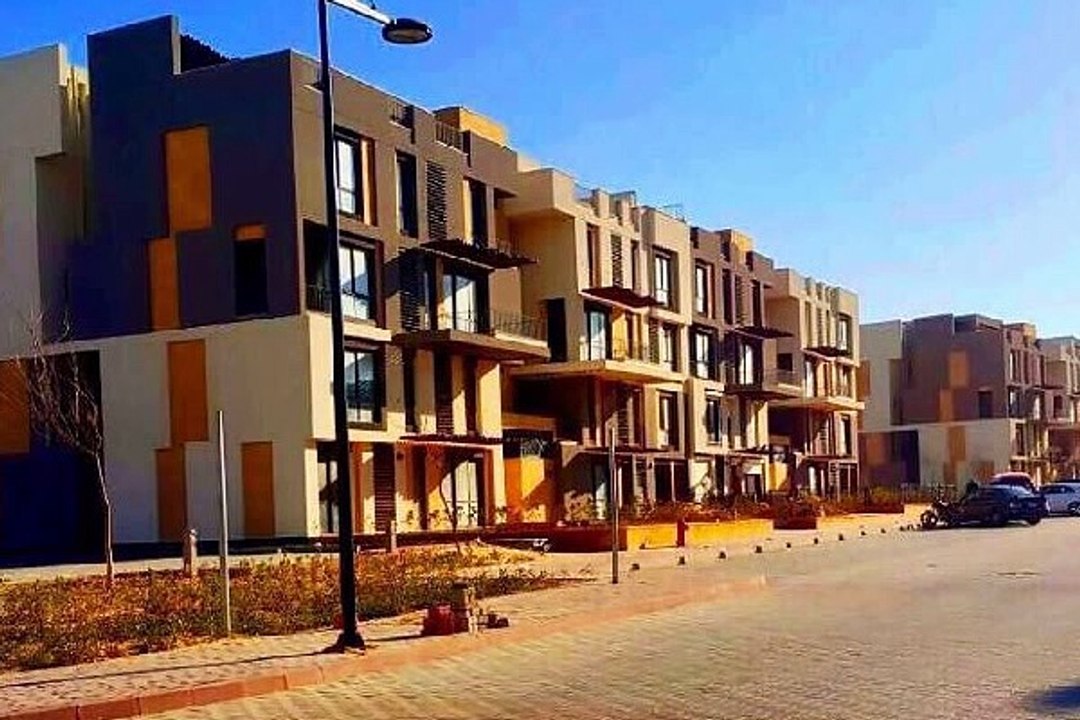 دوبلكس بحديقة خاصة للبيع في ايست تاون القاهرة الجديدة