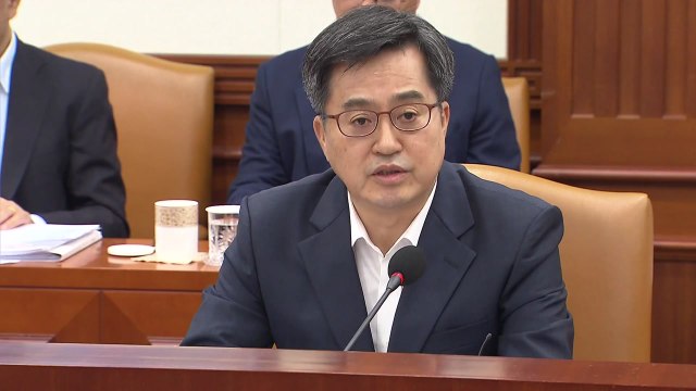 김동연 최저임금 인상 속도 조절 방안 협의 / YTN