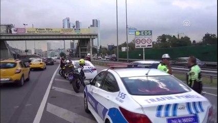 Motosikletli polisler kaza yaptı - İSTANBUL