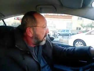 Arabasına park yeri arayan adamın çıkıyor musunuz sorusuna aldığı cevap