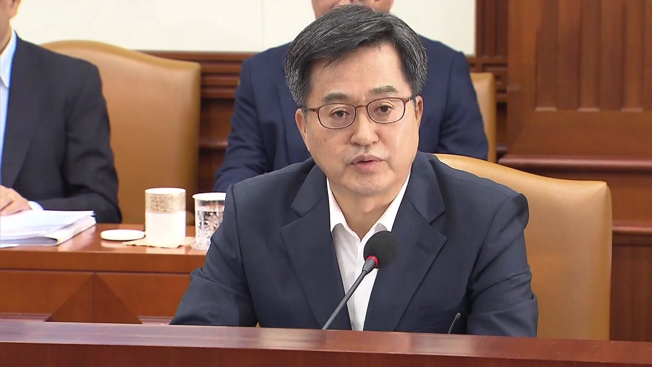 김동연 "최저임금 인상 속도 조절 방안 논의" / YTN