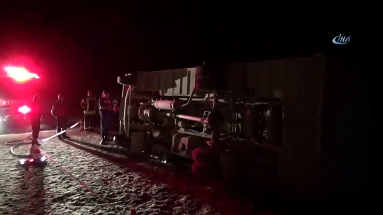 Sarılgöl'de Trafik Kazası! Üzüm İşçilerini Taşıyan Otobüs Devrildi: 31 Yaralı