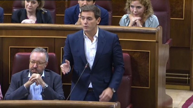 Rivera cuestiona la tesis doctoral de Pedro Sánchez