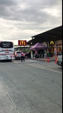 Gardien de sécu à McDo - il danse sur le parking