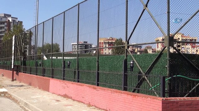 Üzerine kale direği düşen çocuk hayatını kaybetti