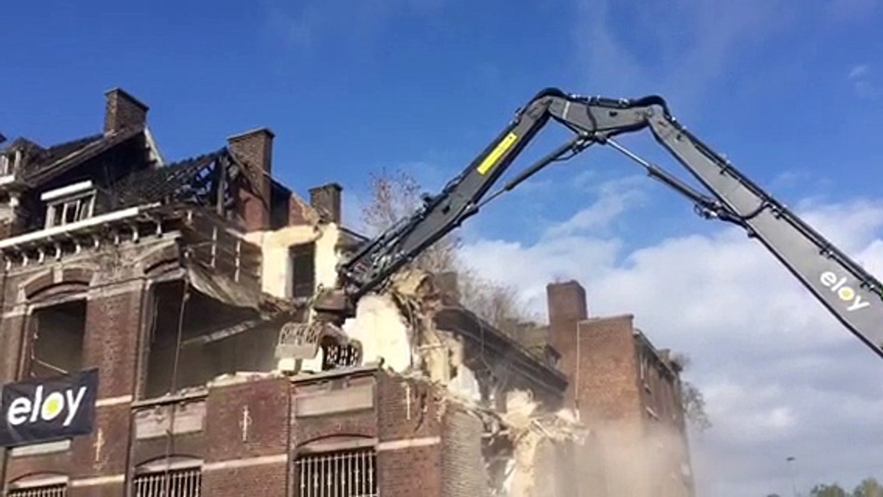Début de la destruction de l'ancienne Garenne, à Charleroi.