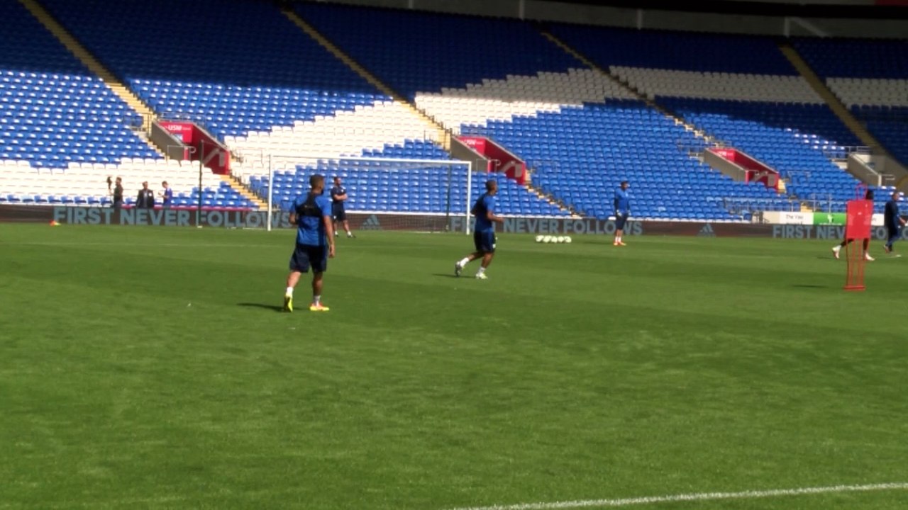Warnock Won't Shut Shop at Stamford Bridge