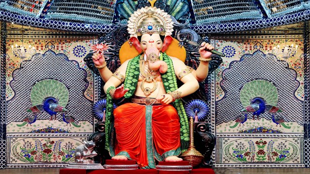 गणेश चतुर्थी 2018: स्थापित हुए लालबागचा राजा, यहाँ देखिए पहली तस्वीरें | Ganesh Chaturthi | Boldsky