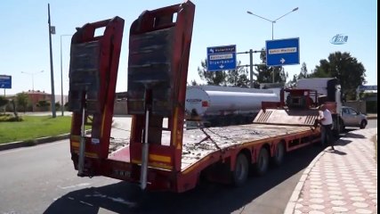 İş Makinesi Vincin Üzerinden Yola Devrildi