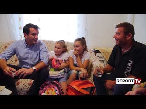 Report Tv-Veliaj shpërndan libra falas për katër fëmijët e familjes Hoxha në Ndroq