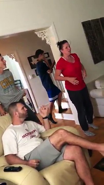 La blague de la personne invisible à une petite fille n’est pas une très bonne idée