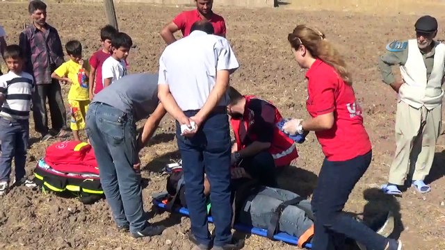 Kaza yapan sürücüyü kurtarmak için seferber oldular